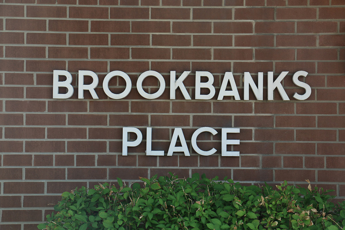 3R06 - 235 Brookbanks Drive - Photo3 Wall Letters.jpg