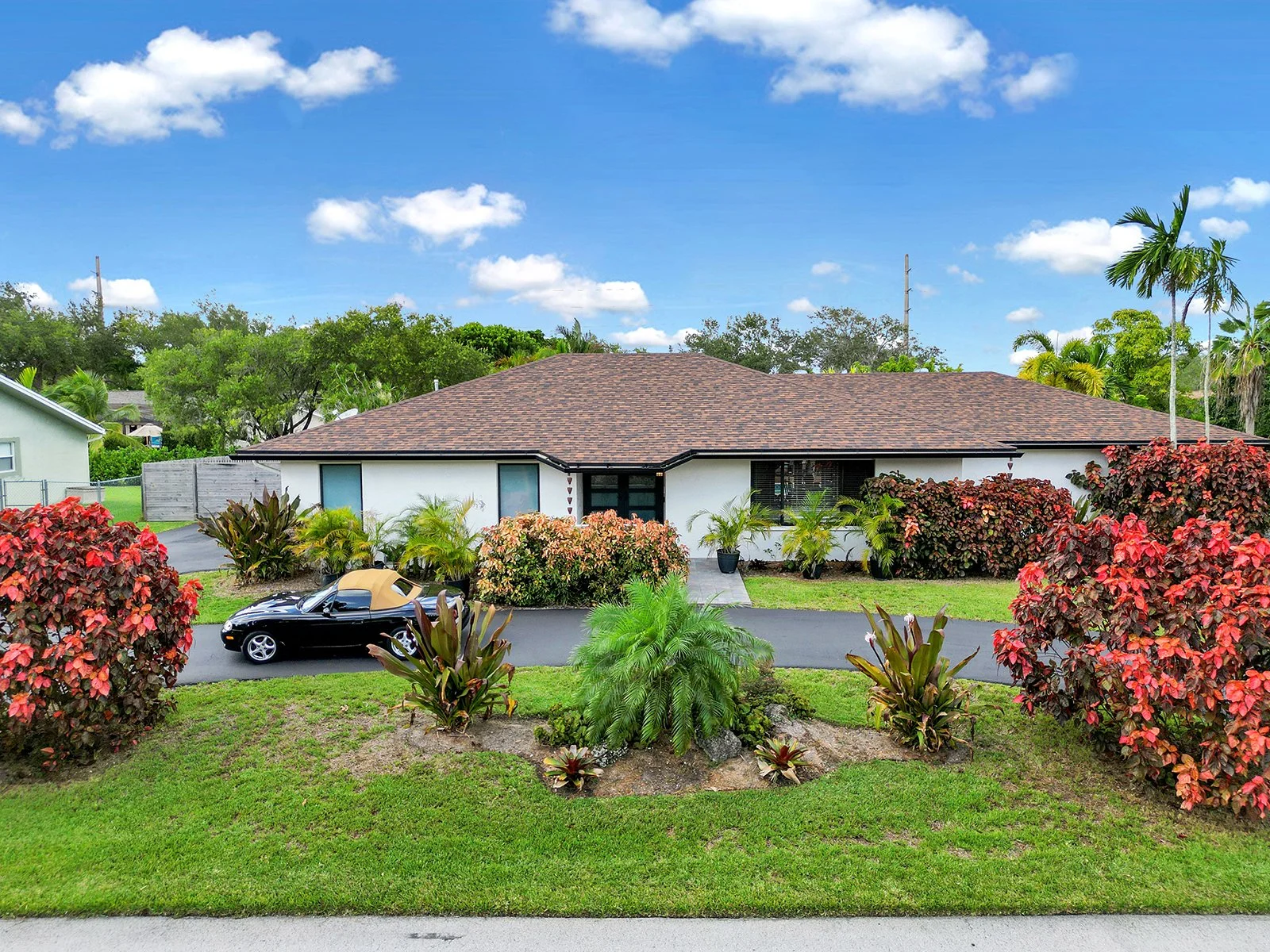 4 Bedrooms 2.5 Bath with pool on 15000 sq ft lot Single Family Pinewood Estate.  Palmetto Bay // $1,100,000