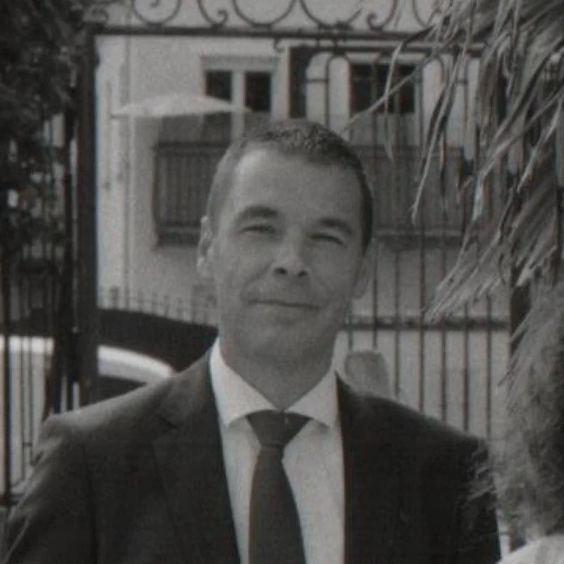   Eric Vantourout   Finance  LinkedIn  |  QR code  