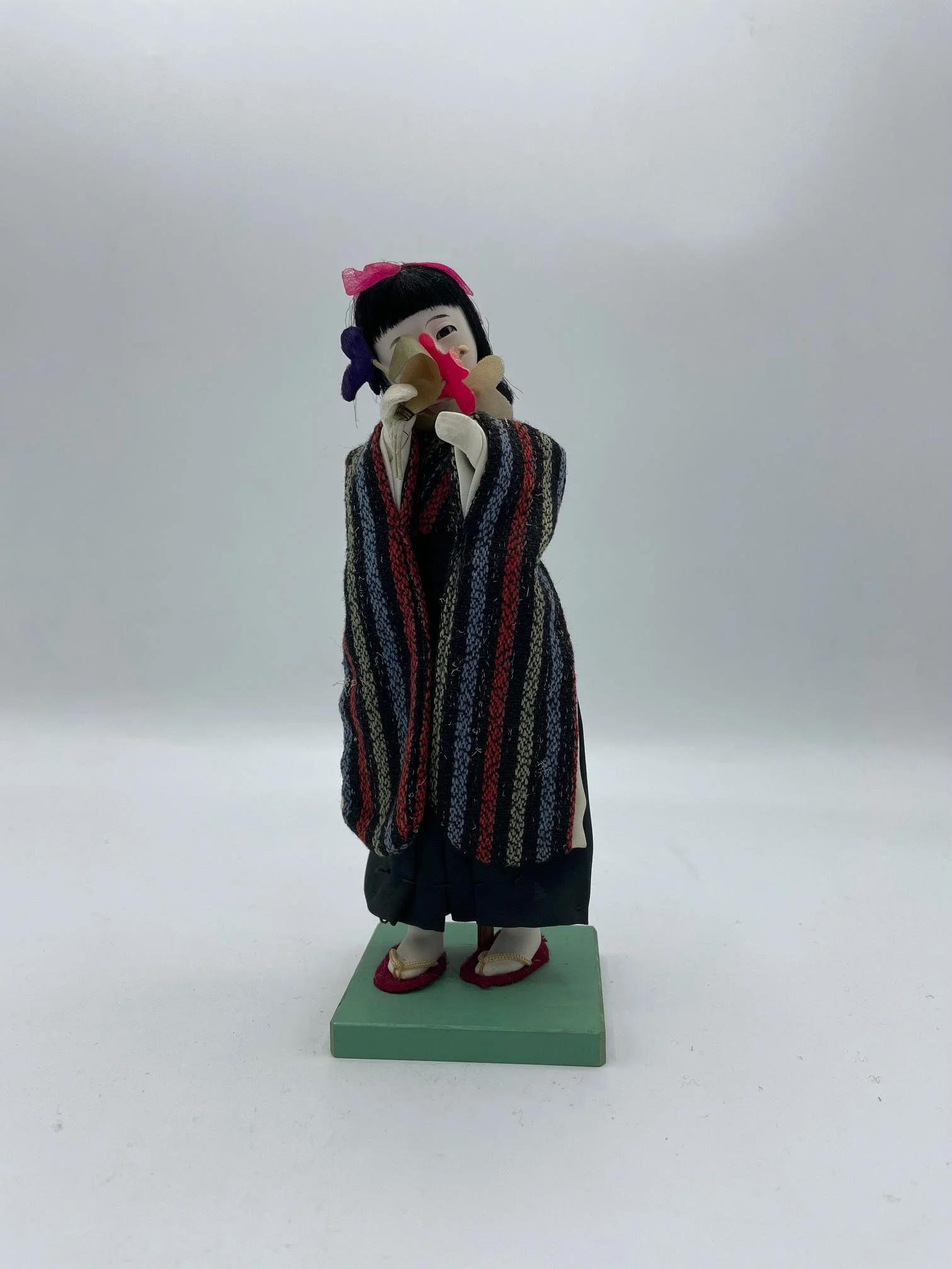 Poupée fille fleurs