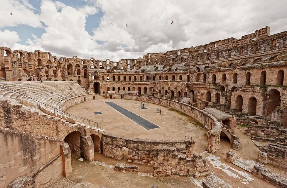 Amphitheatre-of-El-Djem.jpg