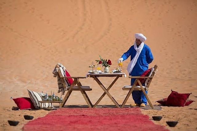 Imagine your #honeymoon #dinner in #Sahara #Morocco #Algeria #Tunisia #Maghreb #visitmaghreb #travel #love