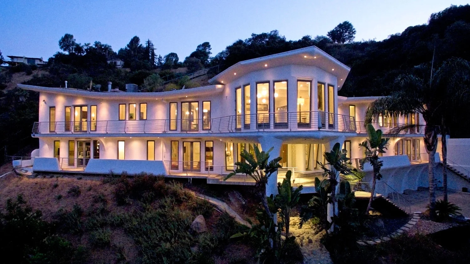 <b>2955 Passmore Drive | Hollywood Hills</b><br>SOLD! $4,750,000