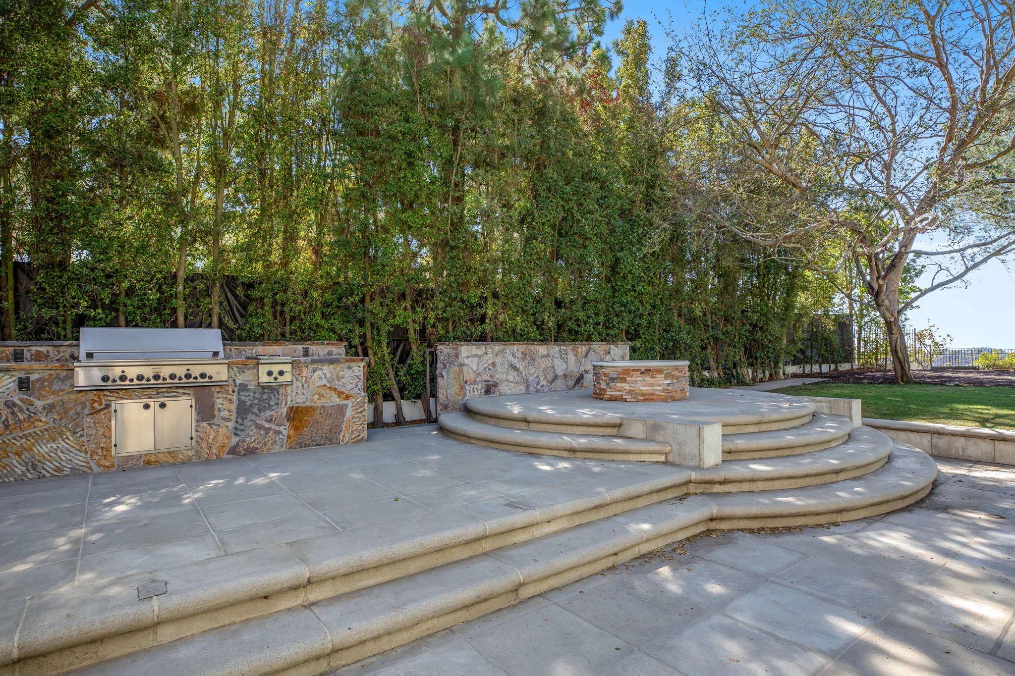 12000 Crest_056.jpg
