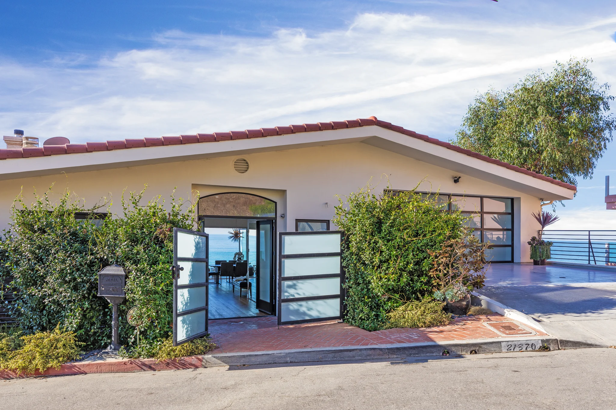 21370 Rambla Vista_001.jpg
