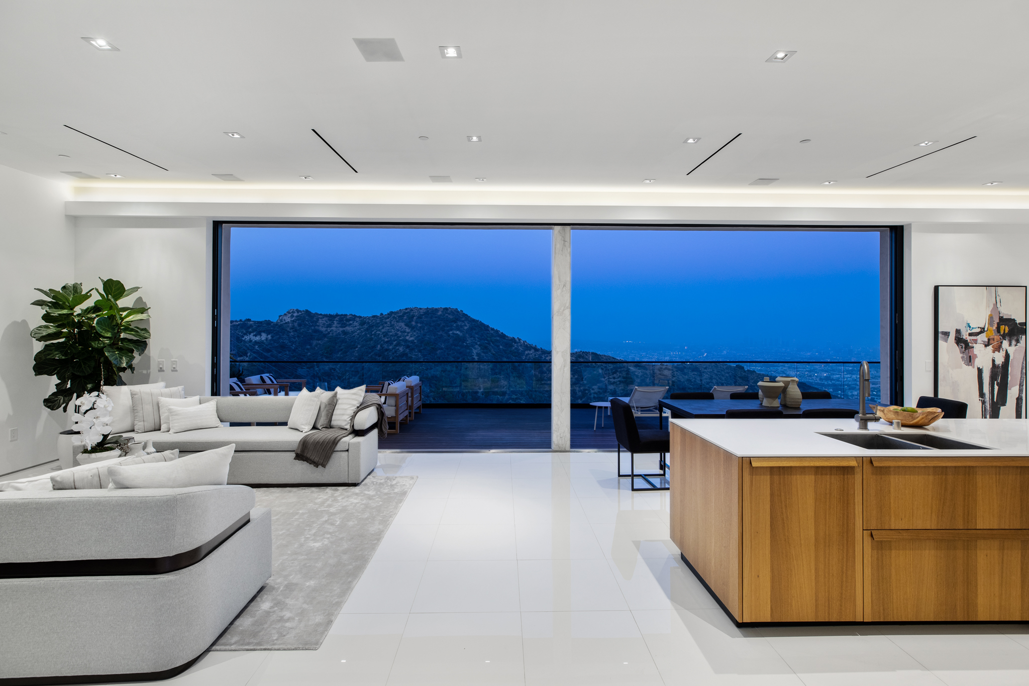 2220 Astral Place Hollywood Hills — Steve Frankel Luxury Beverly