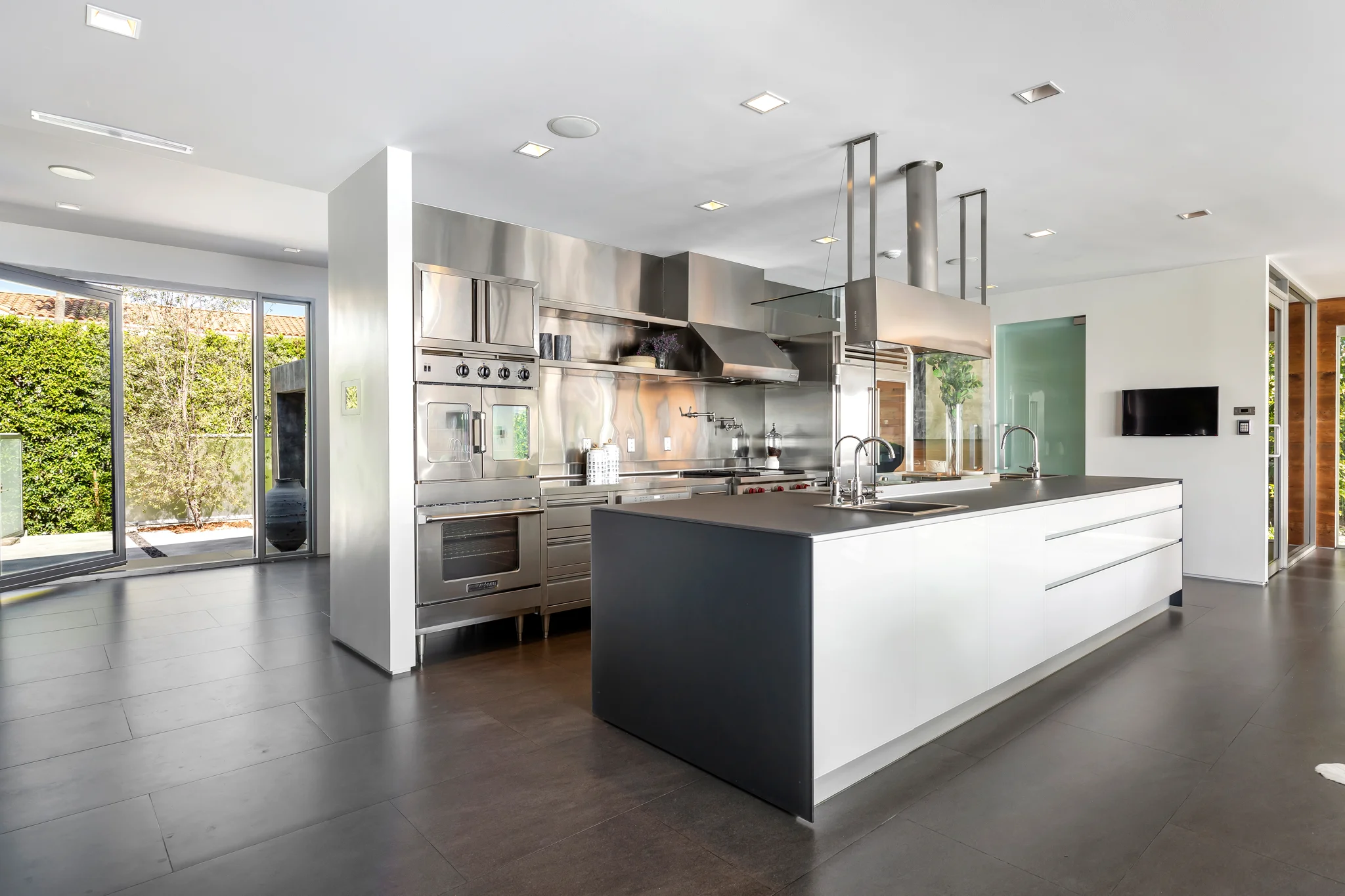 1557 Tower Grove_009.jpg