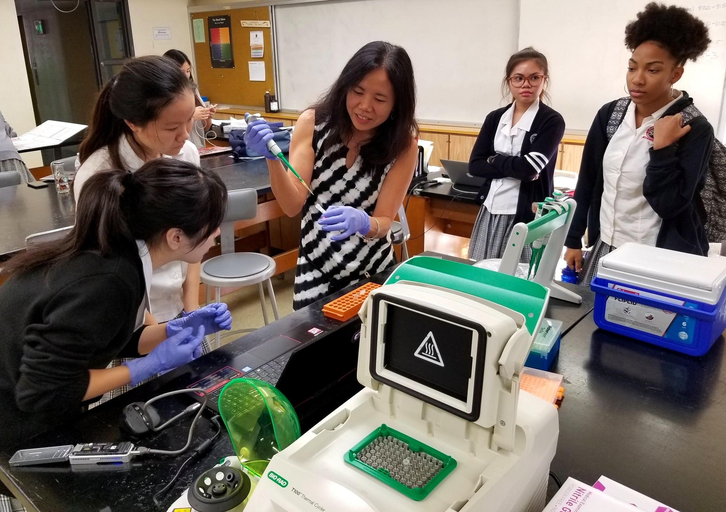 AIN_mobile_sequencing_lab.jpg