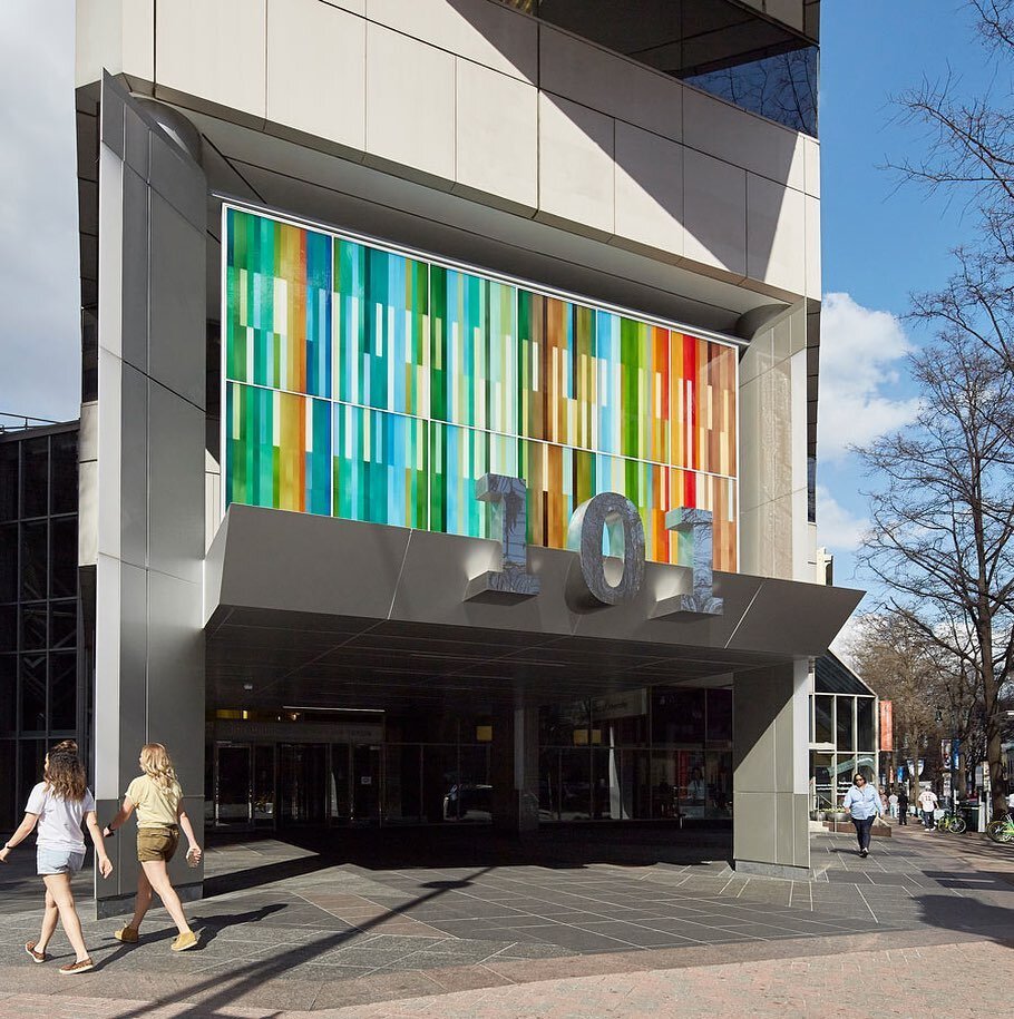 The recently renovated 101 North Tryon commercial building sits at the famed intersection of Trade and Tryon in Charlotte, NC. Set above the entrance of the building, a 25&rsquo; x 14&rsquo; facade made of @bendheimglass &lsquo;s Lamberts&reg; mouth-