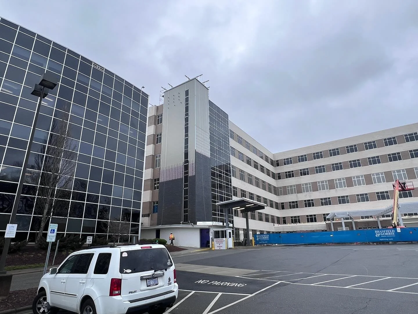 ✅ can you supply a million year old fa&ccedil;ade?
✅ can it help with our sustainability requirements?
✅ can it be self cleaning/maintenance free?

📸 @scotthauser 
#naturalslate #cupaclad