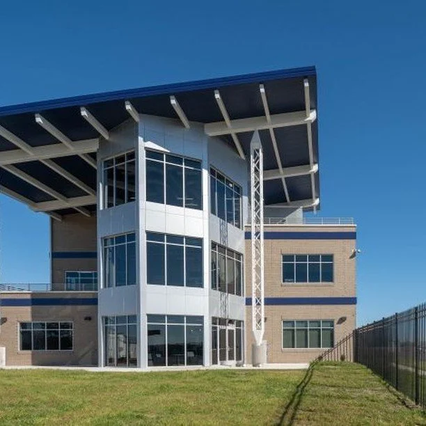 A great collaboration with @bobbittbuilds to provide a continuous insulation and air barrier assembly.

CCW R2+ Matte and CCW Barritech VP systems at work for a full wall weatherization warranty combined with the Carlisle roof membrane. Carlisle warr