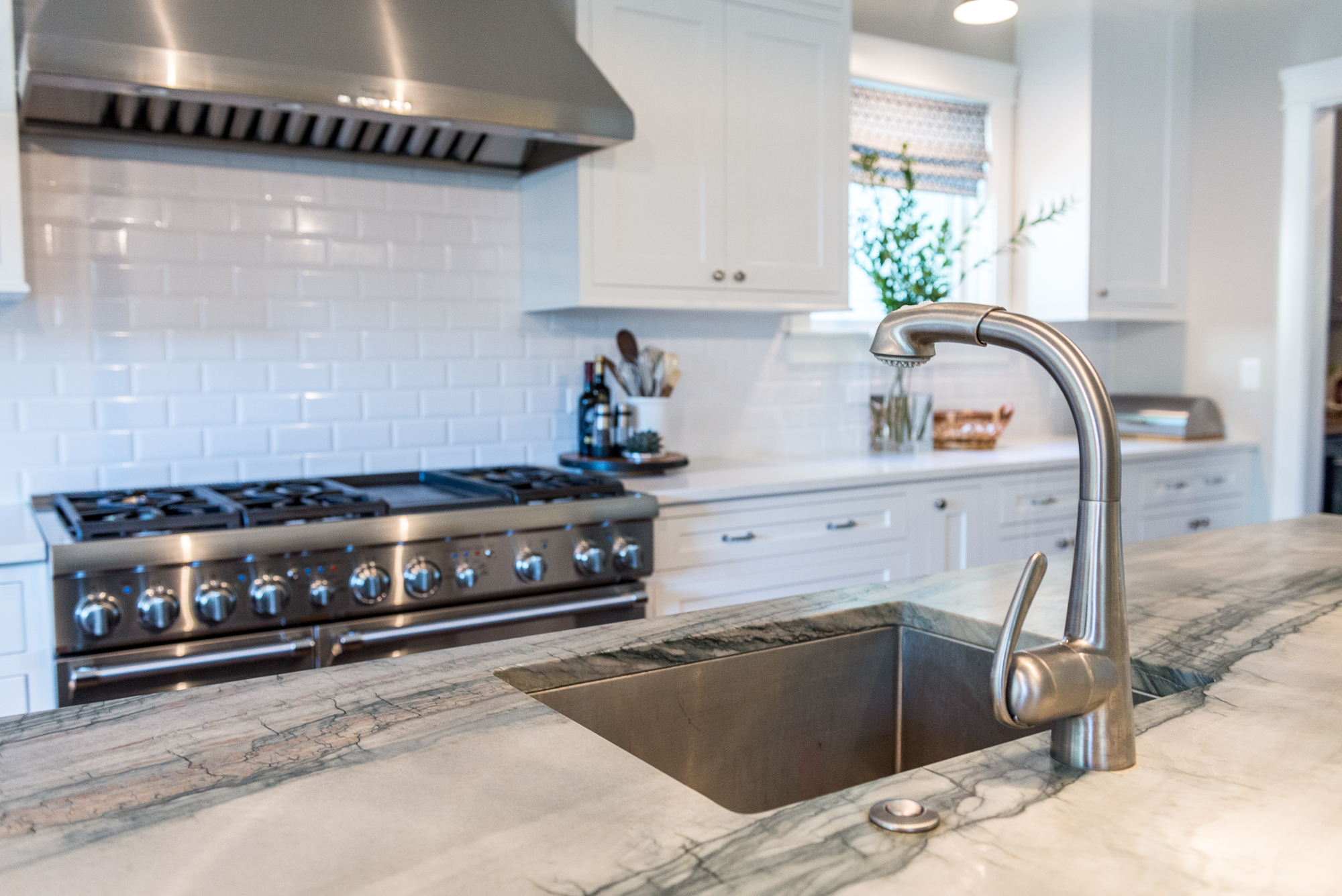 606 Forest Ave-14LR.jpg