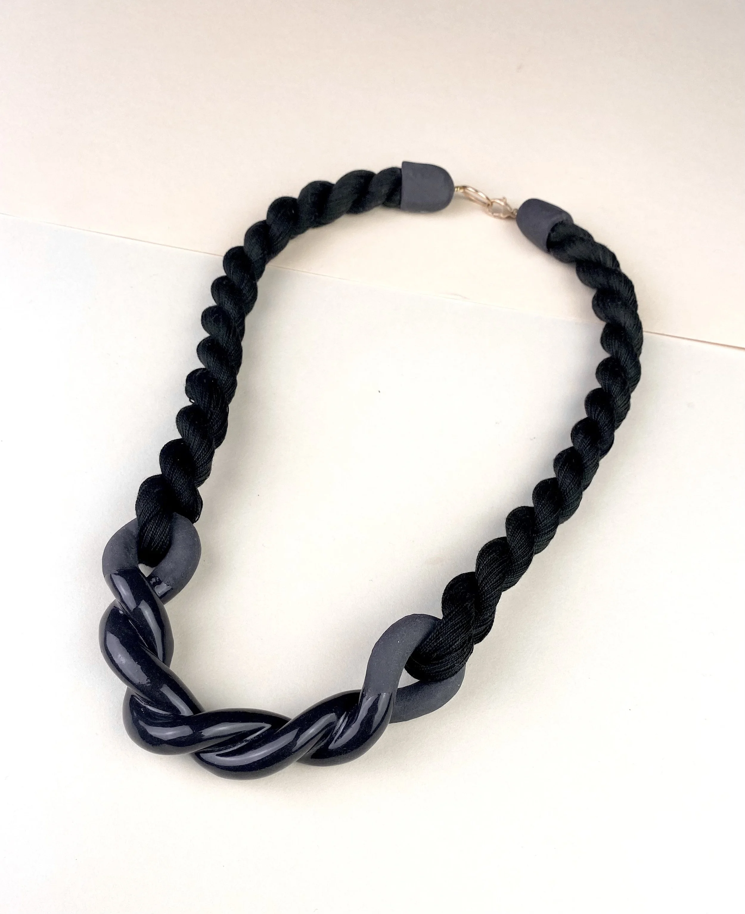 Black Twist Collar