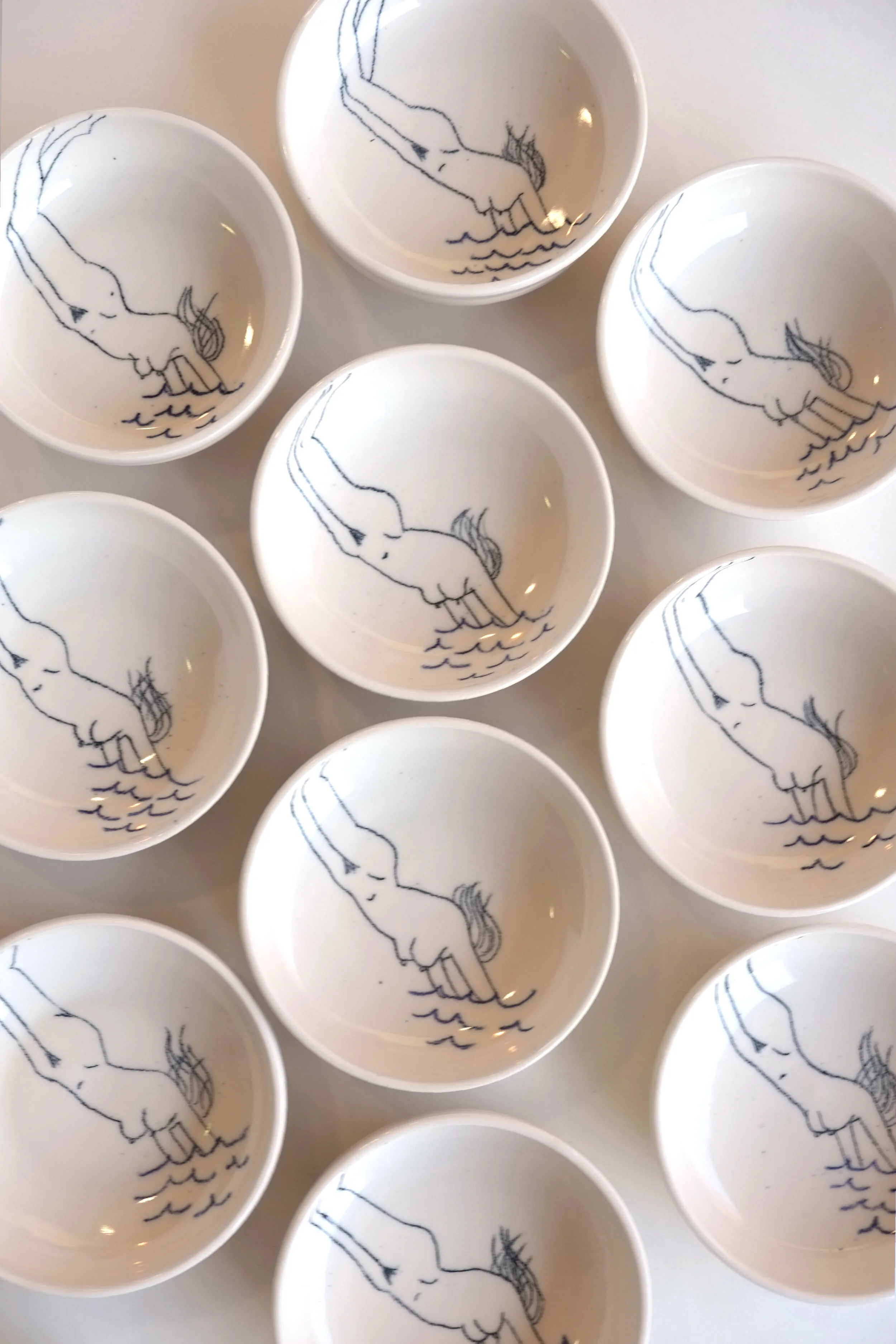 diving women bowl, dish