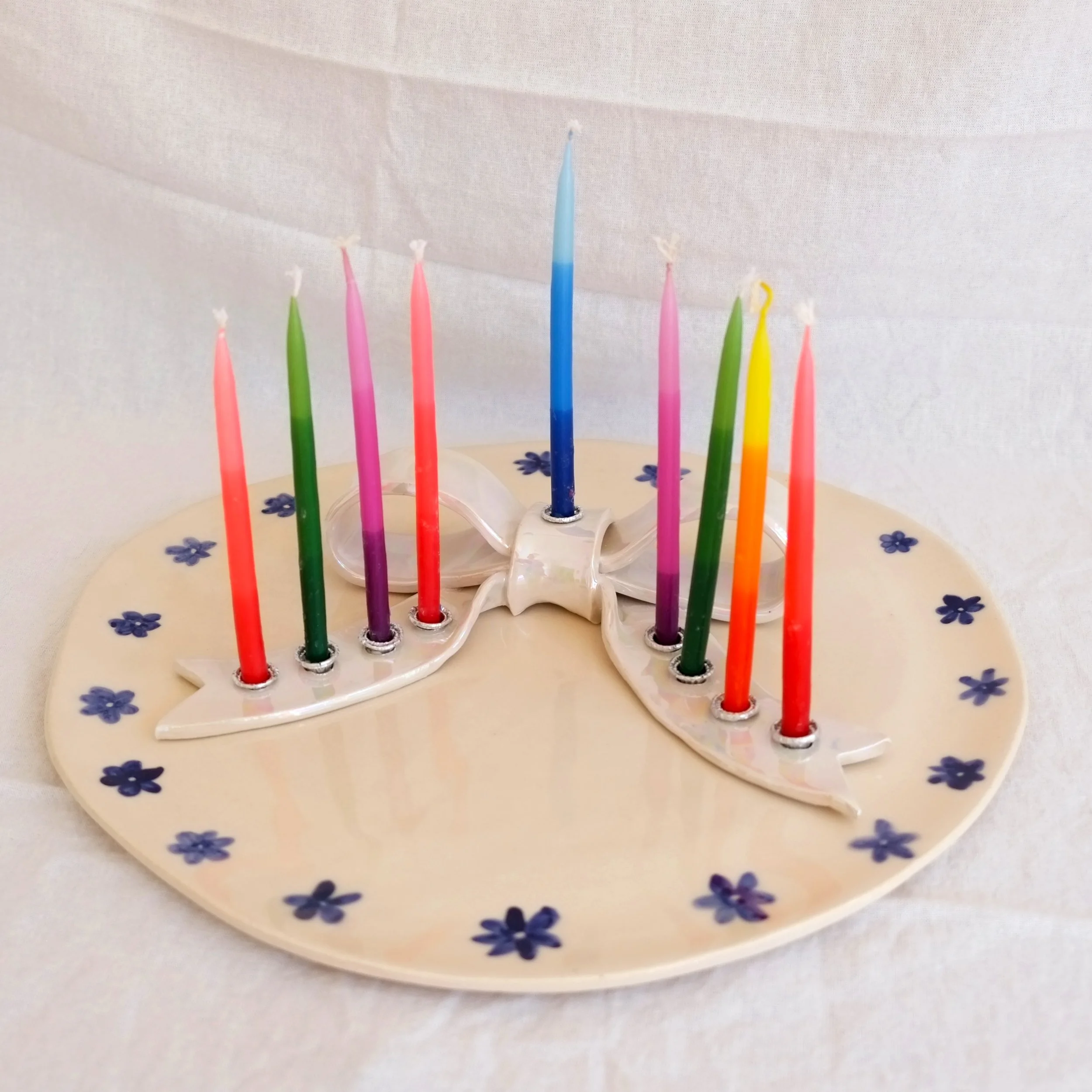 menorah_bow_withcandle_2025.jpg