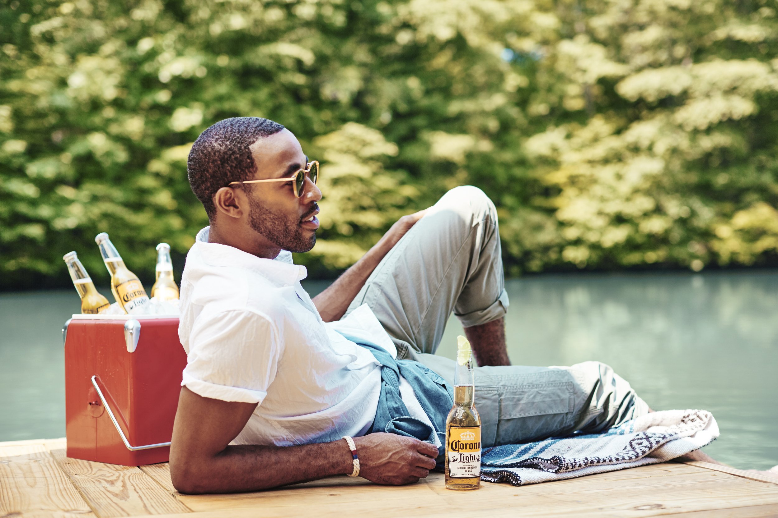 Lakeside_BBQ_CORONA_Mens_Blogger_Outfit_BD_1154972271_EDITORIAL_CAPTURE_546.jpg