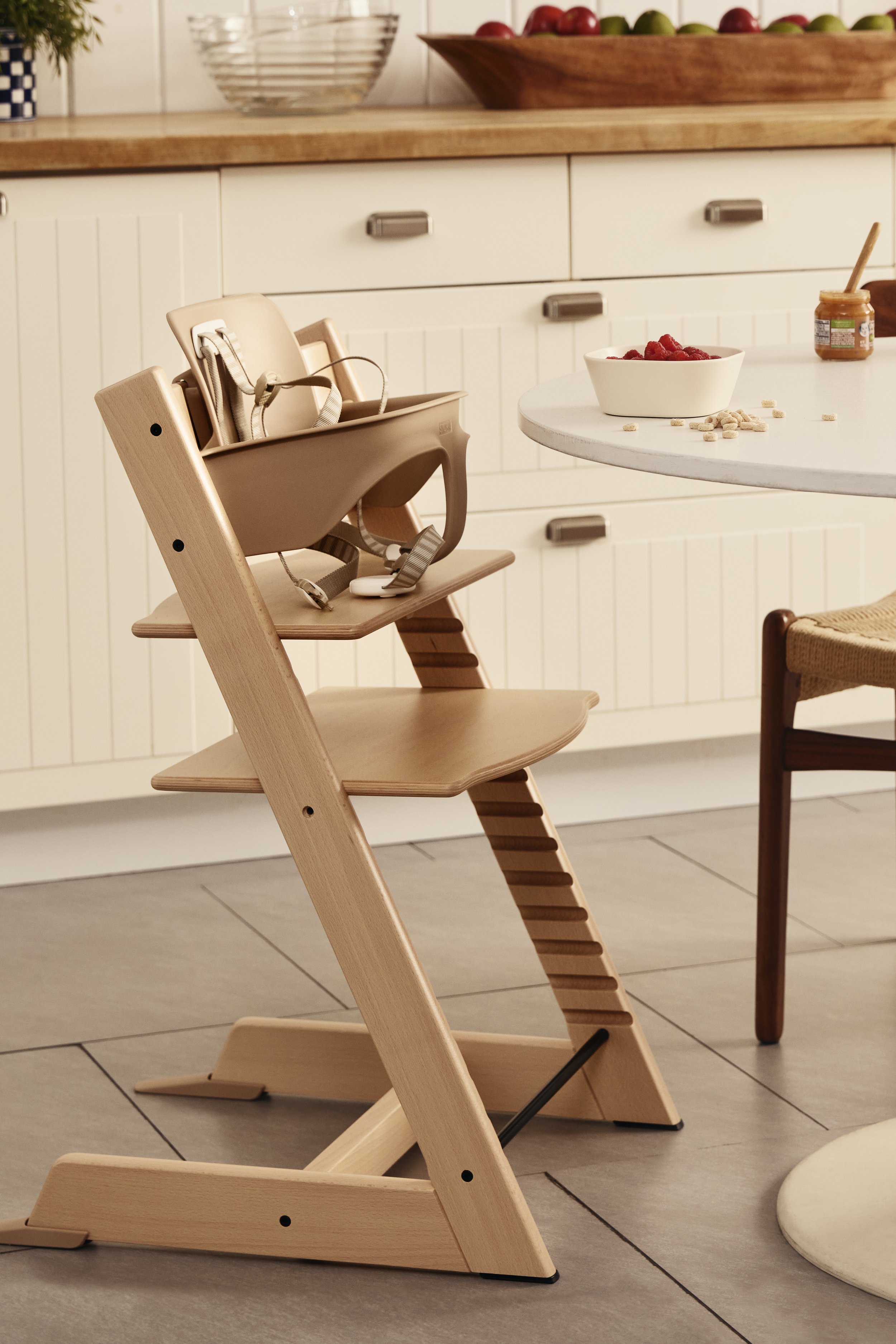 BAB_2022_Registry_Kitchen_High_Chair_Set_001_0020.jpg