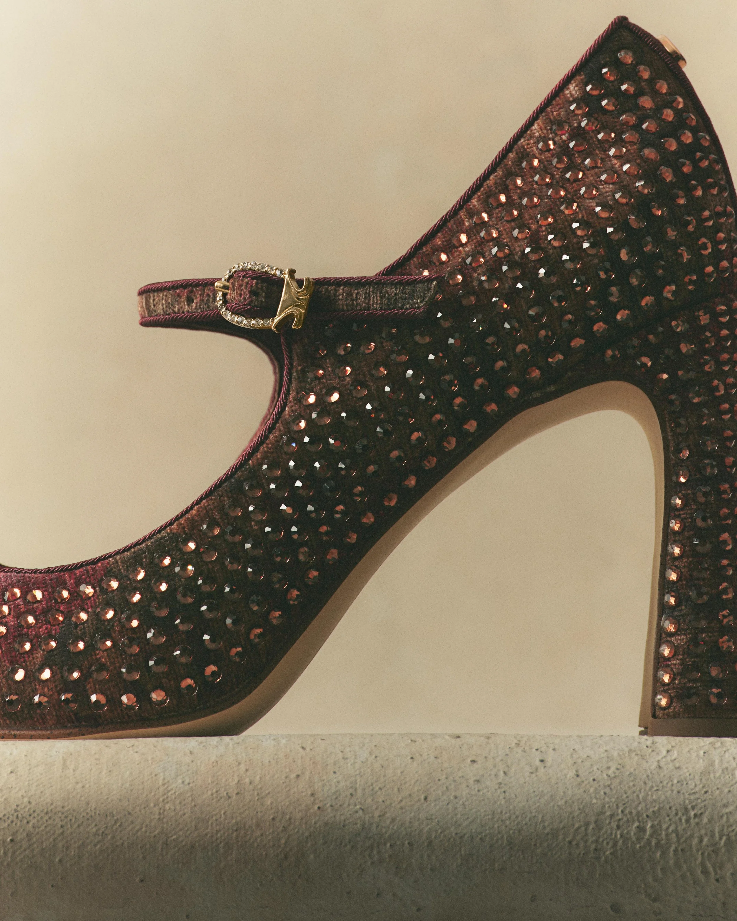 CNY_FW25-1_STILL_ELORA GLITZ GOLDEN PEAR PLUM_383_OPT_1.jpg