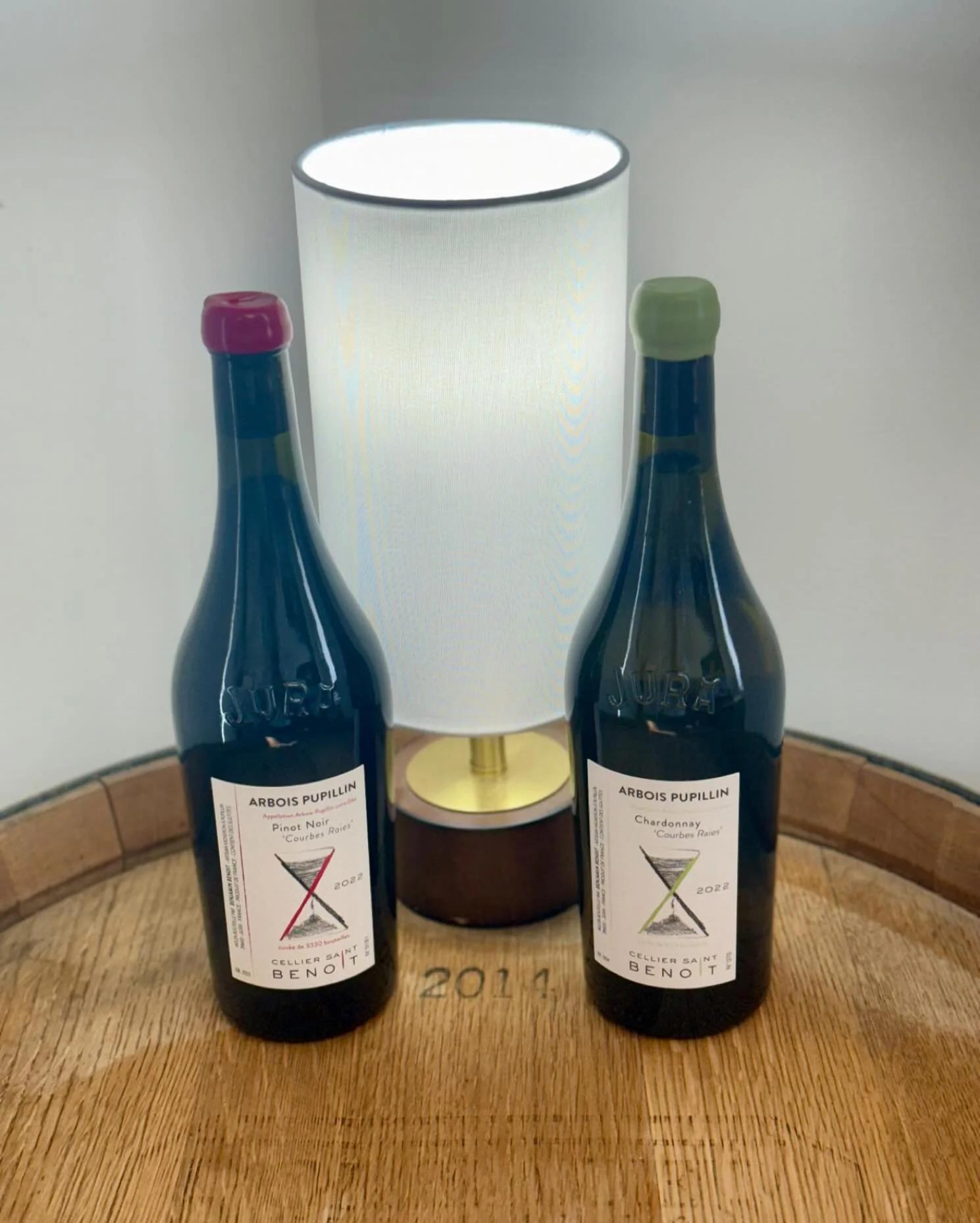 What&rsquo;s on the barrel today?

Benoit &lsquo;Courbes Raies&rsquo; Chardonnay &amp; Pinot Noir &lsquo;22
Meaning &ldquo;curved lines,&rdquo; Courbes Raies takes its name from the contours of the hillside vineyard in Pupillin, Jura. Crafted by the 