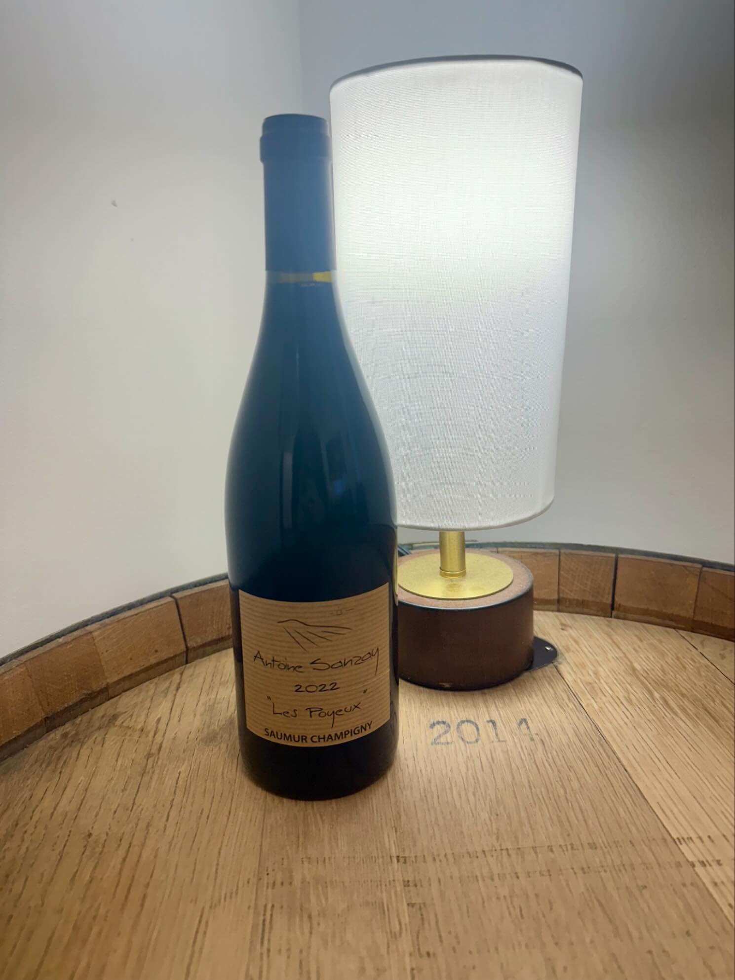 Discover the elegance of the Loire Valley with Antoine Sanzay &lsquo;Les Poyeux&rsquo; 2022 🍷✨

Hailing from the renowned Les Poyeux vineyard in Saumur-Champigny, this organic Cabernet Franc is grown on south-facing clay and limestone slopes dating 