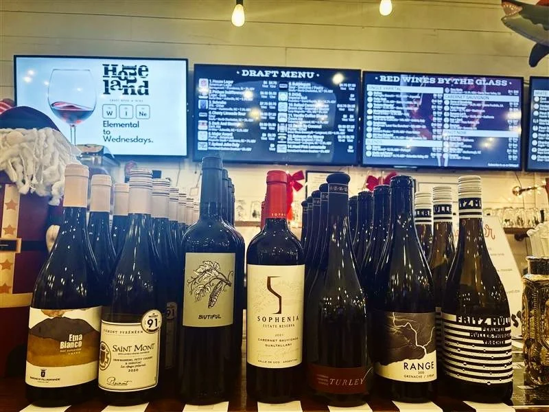 Holiday Tasting at Homeland Craft Beer &amp; Wine ✨
A lineup built for cozy nights and holiday celebrations.

#AdvintageDistributing #HolidayWines #WineLineup #SeasonalSips #winetasting🍷 #WineLovers #HolidayCheers