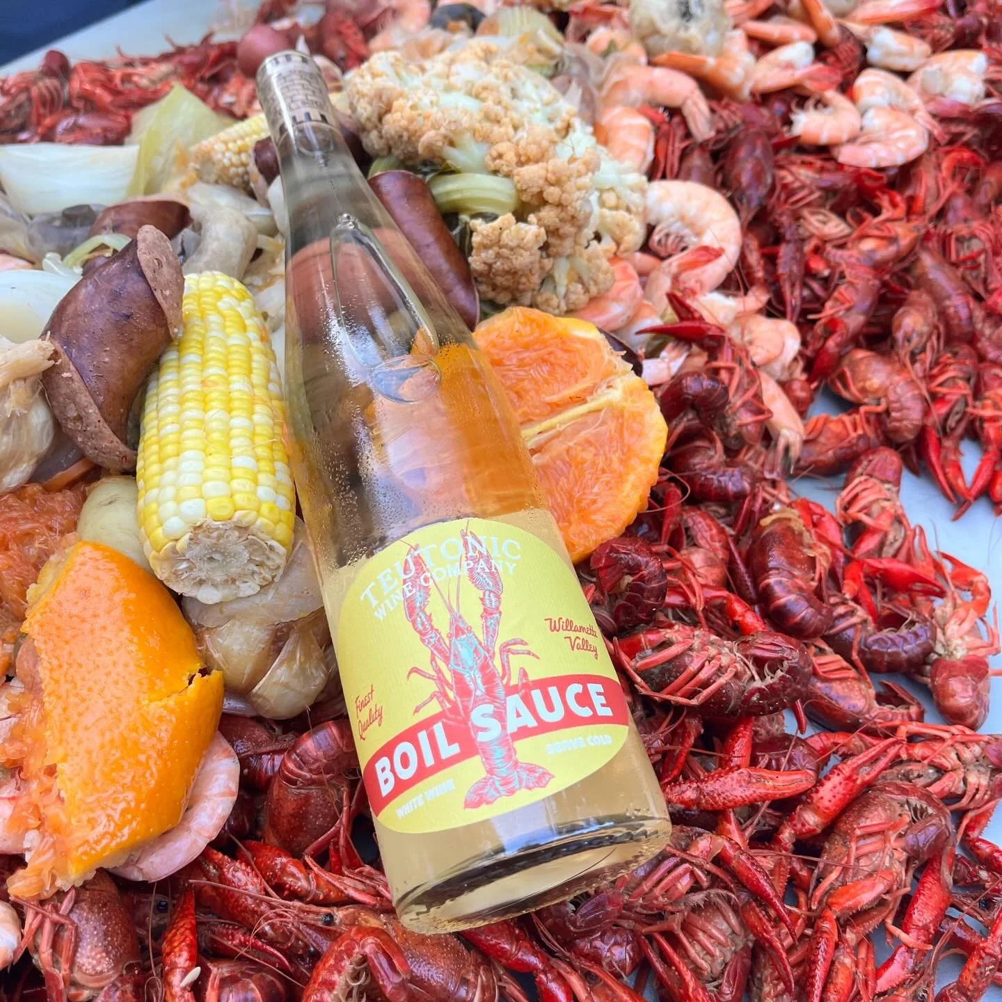 Springtime goodness and island vibes. 🌴🦐🦀🌾 

Helllooooo Boil Sauce! Off dry, solid acid, pretty little white blend from the Willamette. #williamettevalley #lowcountryboil