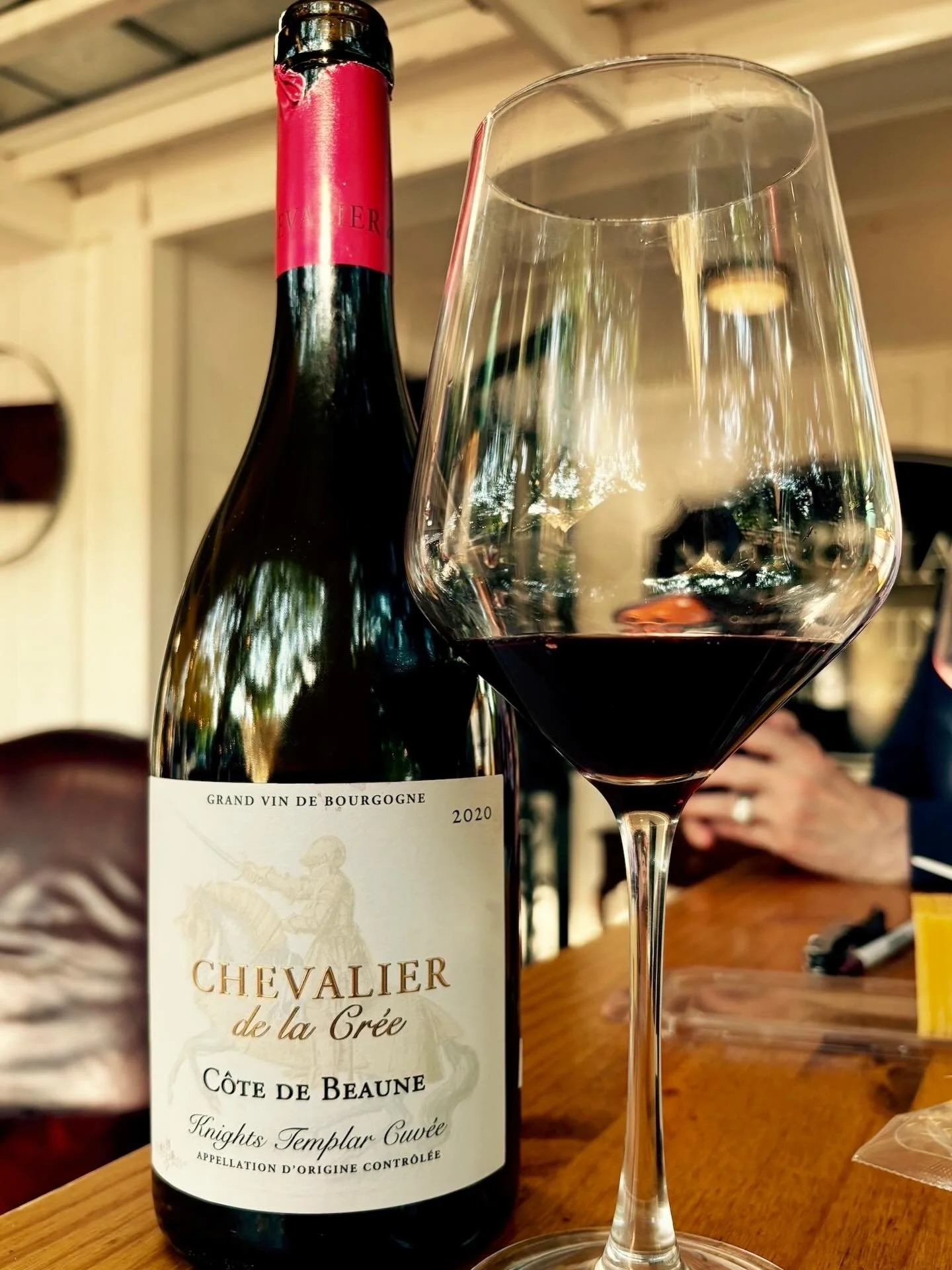 Burgundian pedigree meets Oregon precision. 🍷 Domaine Serene brings elegance to the glass with Chevalier de la Cr&eacute;e C&ocirc;te de Beaune Pinot Noir 2020&mdash;a refined expression of C&ocirc;te de Beaune showcasing vibrant red cherry, subtle 