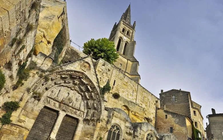 Saint-Emilion-eglise-Monolithe_format_780x490.jpg
