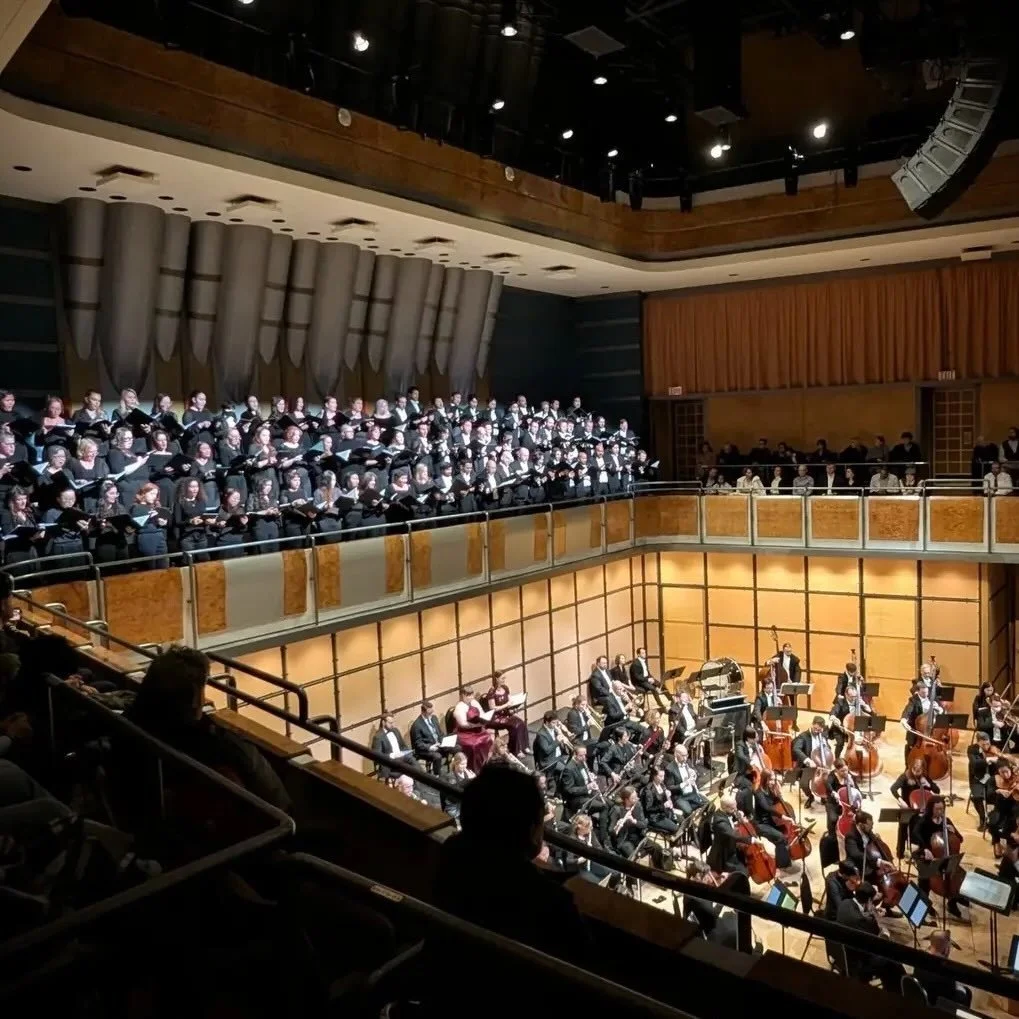 Thank you December! A joyful month with wonderful musicians, friends and family! Beethoven 9 with @mandlephil, Messiah with @elmeriseler, a premiere of a new (!) Messiah by @mariafuller.conductor with @ammolite.opera, and time at the farm 💗 Bring on