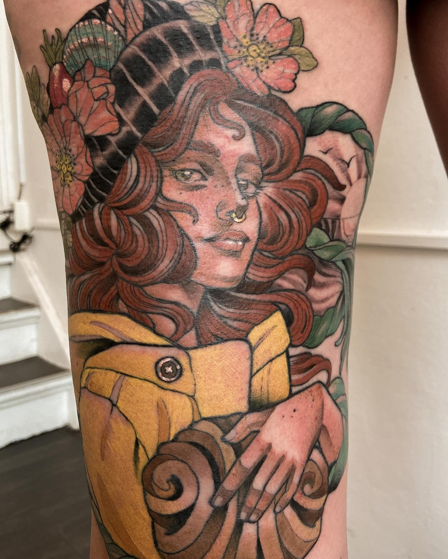 💛 Franzbr&ouml;tchendeern ✨ im Hintergrund h&ouml;rt man die M&ouml;ven kreischen und das tiefe tuten eines Alsterdampfers.
Ich liebs Tattoos mit Heimatbezug f&uuml;r euch umzusetzen
#franzbr&ouml;tchenliebe .
.
Aktuell buche ich den Zeitraum Oktobe