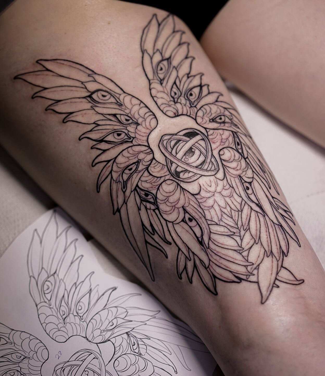 Biblical accurate angel in progress. In zwei Wochen geht es schon weiter 💛✨ 
.
Terminanfragen bitte per Mail an kontakt@riekjetattoos.de
Aktuell buche ich Oktober-Dezember 2024
.
#angeltattoo #biblicalcorrectangel #wingstattoo #hamburg #hamburgtatto