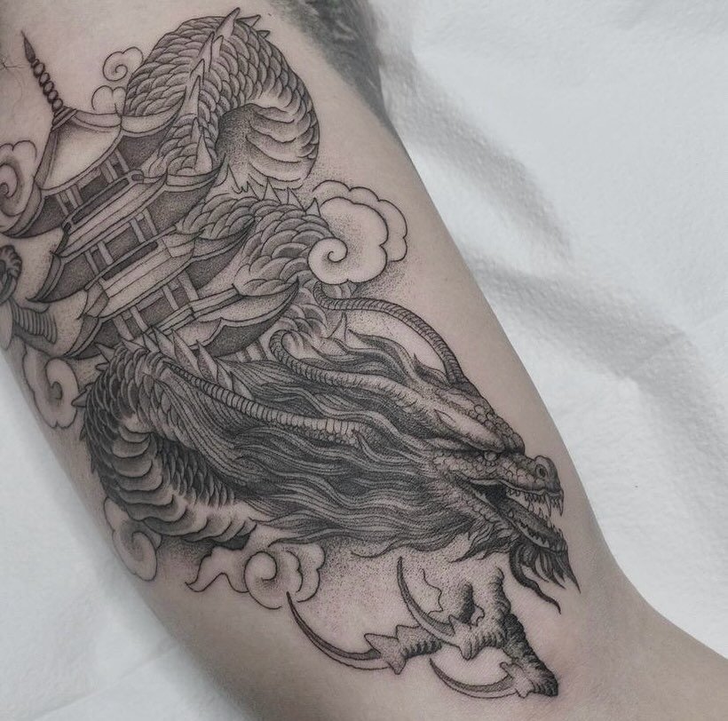 Fine line dragon and pagoda tattoo by @feral.fauna // @whipshadewayne.
3KBK@THREEKINGSTATTOO.COM
.
.
.
#threekingstattoo #3k #3kbk #3knyc #3kli #3kldn #nyctattoo #bktattoo #nyctattooartist #bktattooartist #inkedmag #tattoodo #fineline #dragon #tattoo