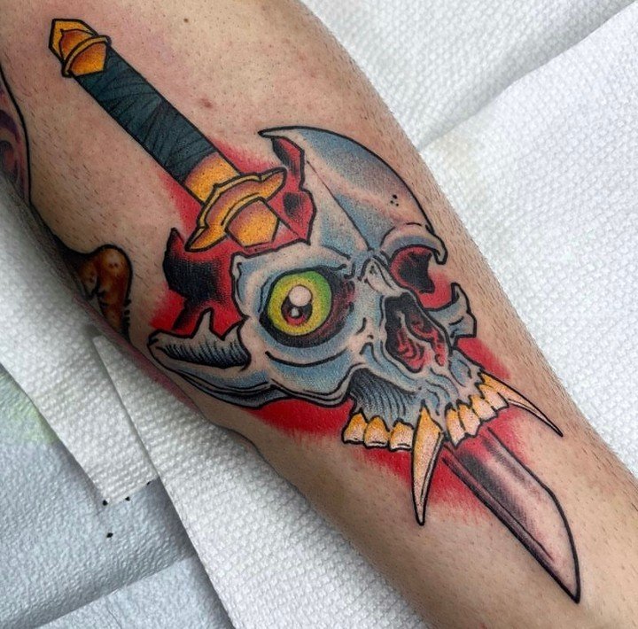 Skull &amp; Dagger Tattoo by @raw.deal_ 
3KBK@THREEKINGSTATTOO.COM 
.
.
.
#threekingstattoo #3k #3kbk #3knyc #3kli #3kldn #colortattoo #traditionaltattoo #tradtattoo #nyctattoo #bktattoo #nyctattooartist #bktattooartist #inkedmag #tattoodo #tattoosno
