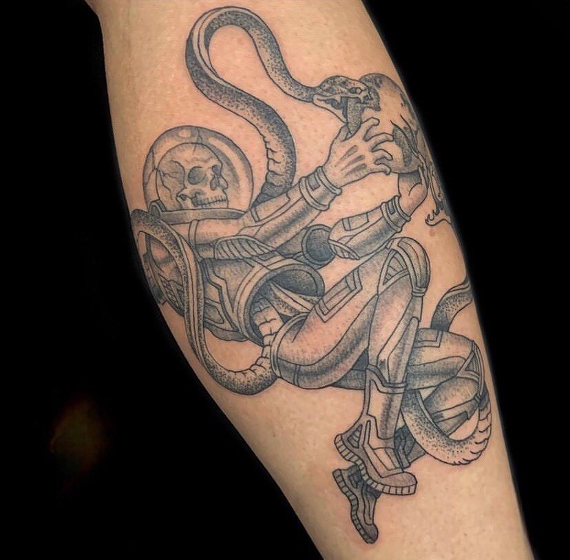 Spaceman skeleton from @orrinhurley &lsquo;s flash!
3KNYC@THREEKINGSTATTOO.COM
.
.
.
#threekingstattoo #3KNYC #tat #tattoo #blackandgrey #nyc #flashtattoo #alliancetattoosupply #tattoosareeveryone