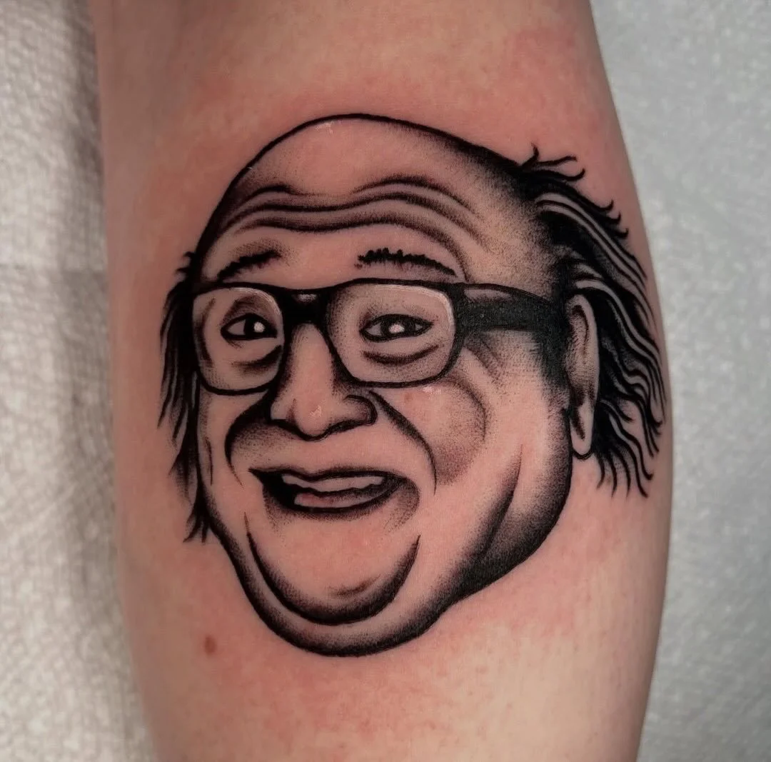 An incredible Danny Devito tattoo done by @summerejnes! 
⠀⠀⠀⠀⠀⠀⠀⠀⠀
3KLI@THREEKINGSTATTOO.COM 
•
⠀⠀⠀⠀⠀⠀⠀⠀⠀
•
⠀⠀⠀⠀⠀⠀⠀⠀⠀
•
#3KLI #3KBK #ThreeKingsTattoo #newyorktattooartist #blackwork #dannydevito #itsalwayssunny #itsalwayssunnyinphilade