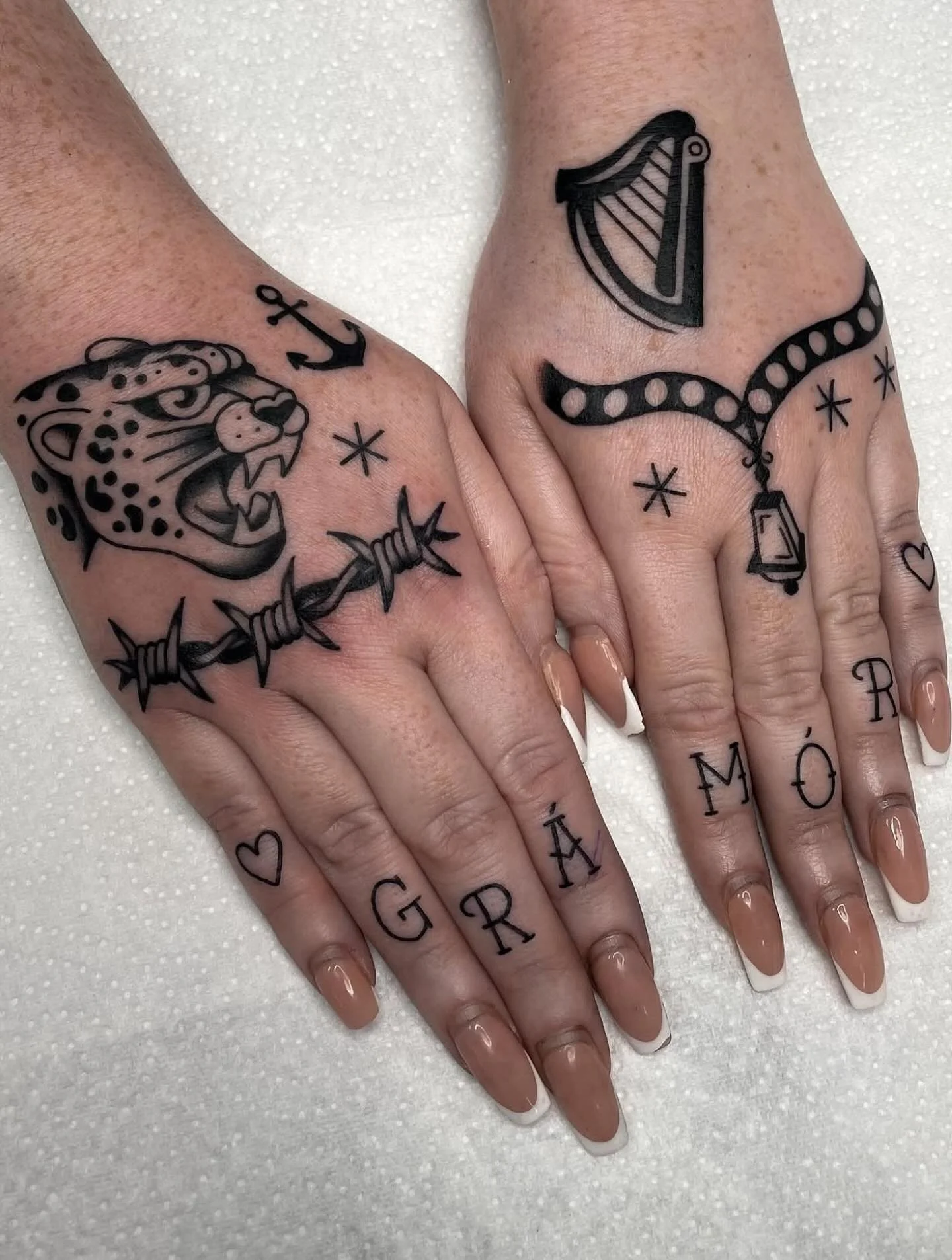Some fun hand tatts from @tattooswithjess ✨ For bookings reach out to Jess directly or head in on Saturday for walk ins! 
.
.
#threekingstattoo #3KLDN #threekingslondon #3K #tattoo #tattooing #london #deptford #brockley #southlondon #newcross #se8 #t