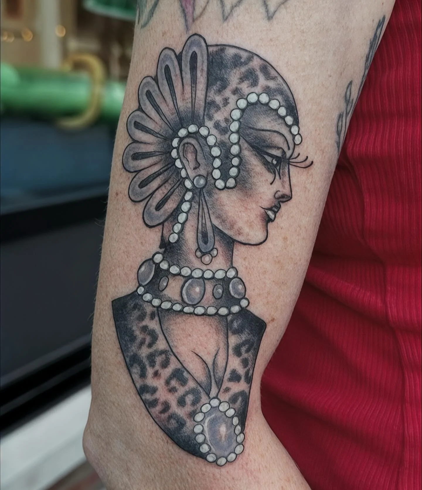 Ert&eacute; inspired lady head tattoo by @good.boy.tattoo!
3KBK@THREEKINGSTATTOO.COM
.
.
.
#threekingstattoo #tattoo #tttism #tattooist #tattooer #tattooartist #tattooartists #tattooed #erte #newyorkcity #brooklyn #tattooshop #lgbt #tattoosareeveryon