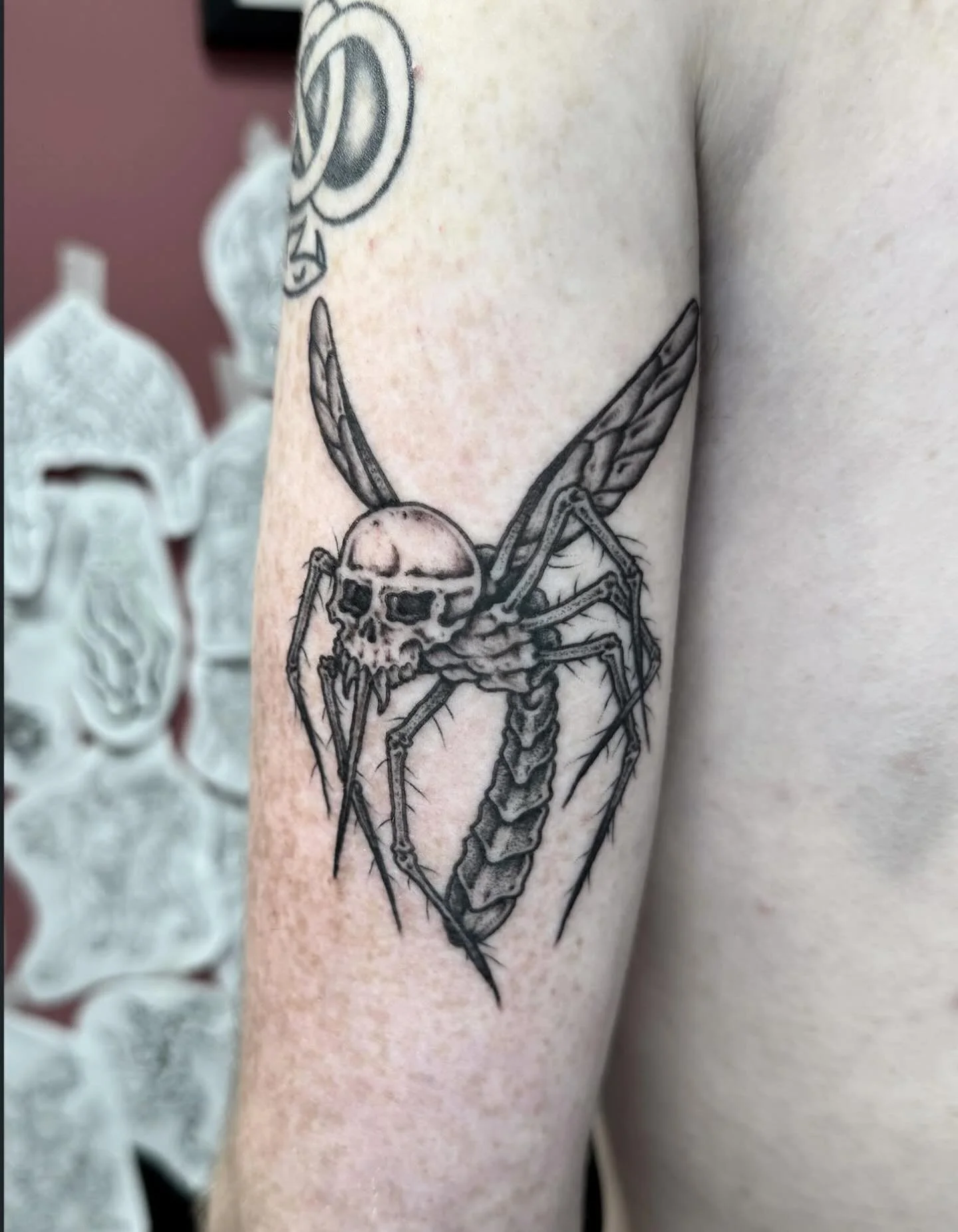 How to make a mosquito even more evil @slimesociety 👿 For walk ins head in on a Wednesday or reach out to him directly to book November/december! ✨ 
.
.
#threekingstattoo #3KLDN #threekingslondon #3K #tattoo #tattooing #london #deptford #brockley #s