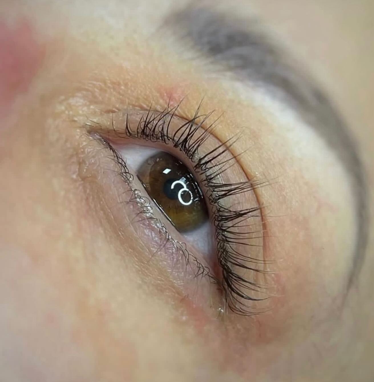 A juicy lil lash lift from @that_browgirl ✨ To book in with sophie reach out to her directly for lash lifts, brows and faux frecks! She&rsquo;s taking bookings for December so go get Xmas ready! ✨💅🏼
.
.
#threekingstattoo #3KLDN #threekingslondon #3