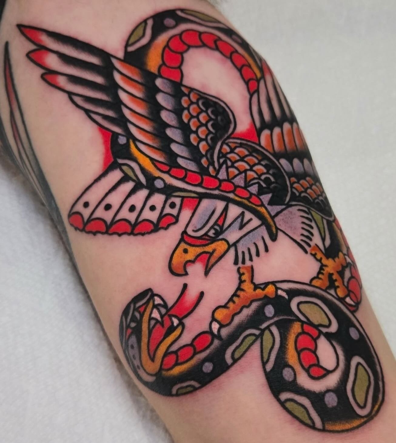 A classic duo brought to you by @brenn_cox!
3KBK@THREEKINGSTATTOO.COM
.
.
.
#threekingstattoo #tattoosnob #bright_and_bold #traditionaltattoos #skinart_collectors