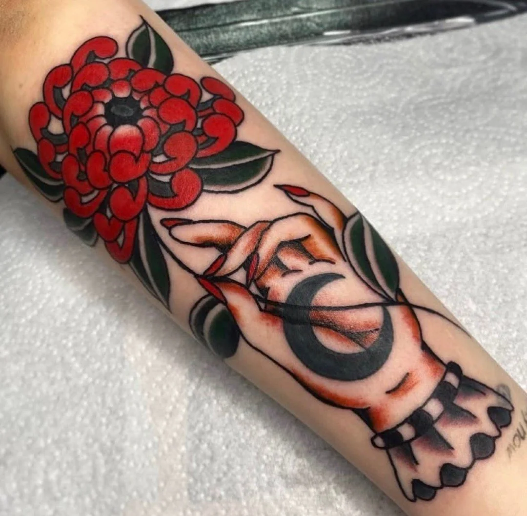 Floral hand flash from @plattstatts ✨ Jess is taking bookings for Jan with u, so reach out to book with her! 
.
.
#threekingstattoo #3KLDN #threekingslondon #3K #tattoo #tattooing #london #deptford #brockley #southlondon #newcross #se8 #tattooartist 