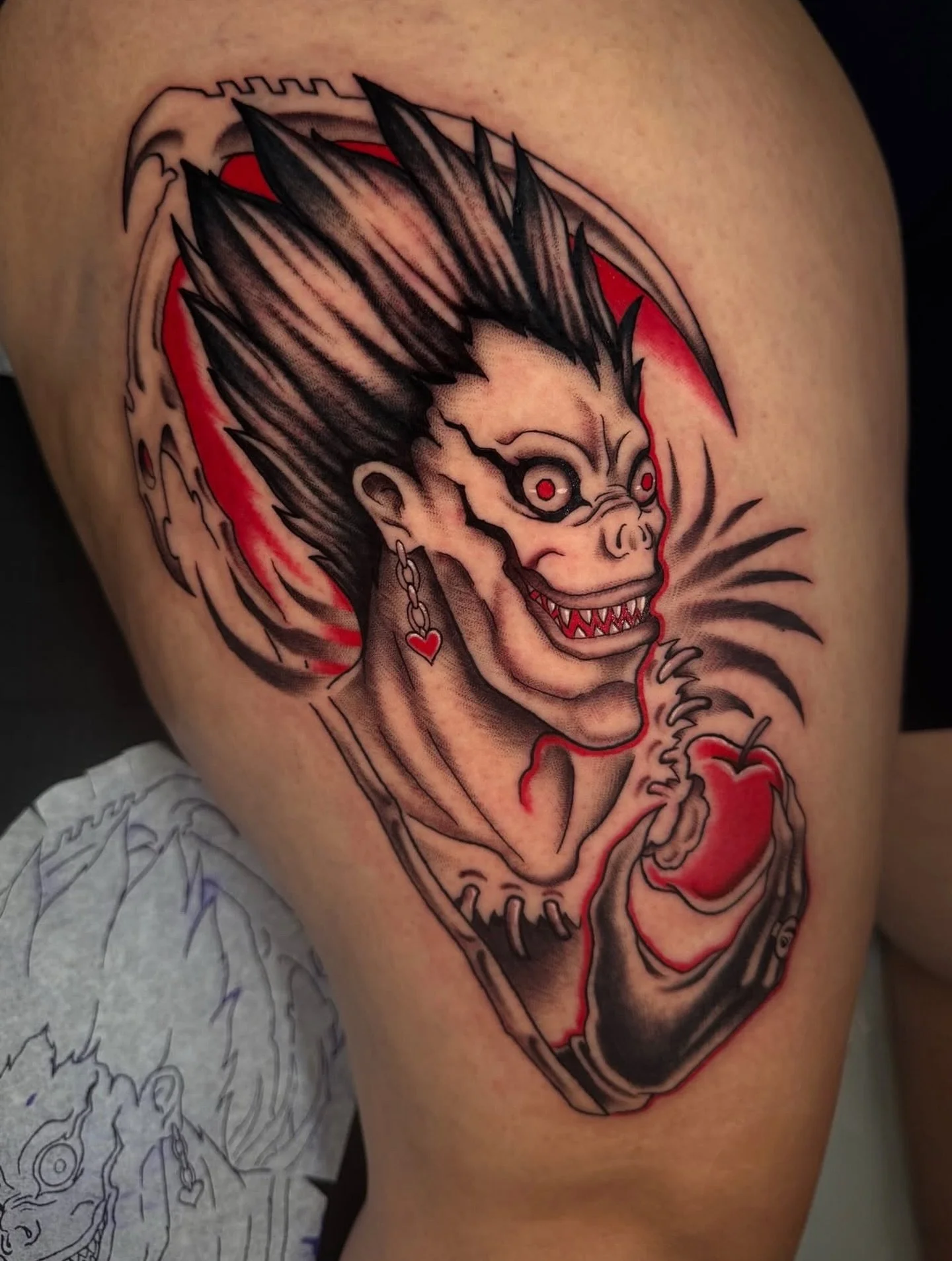 Ryuk tattoo by @niirutattoo 
🍎 📓
3KBK@THREEKINGSTATTOO.COM
.
.
.
#deathnote #ryuktattoo #deathnotetattoo #animetattoo #tattoosareeveryone