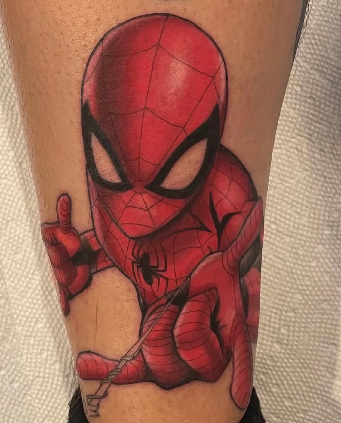 The amazing spider man by the amazing @anthony_pereira_ 🕸️
3KBK@THREEKINGSTATTOO.COM
.
.
.
#threekingstattoo #marvelcollectors #spiderman #marvelcomics #newyorkcity