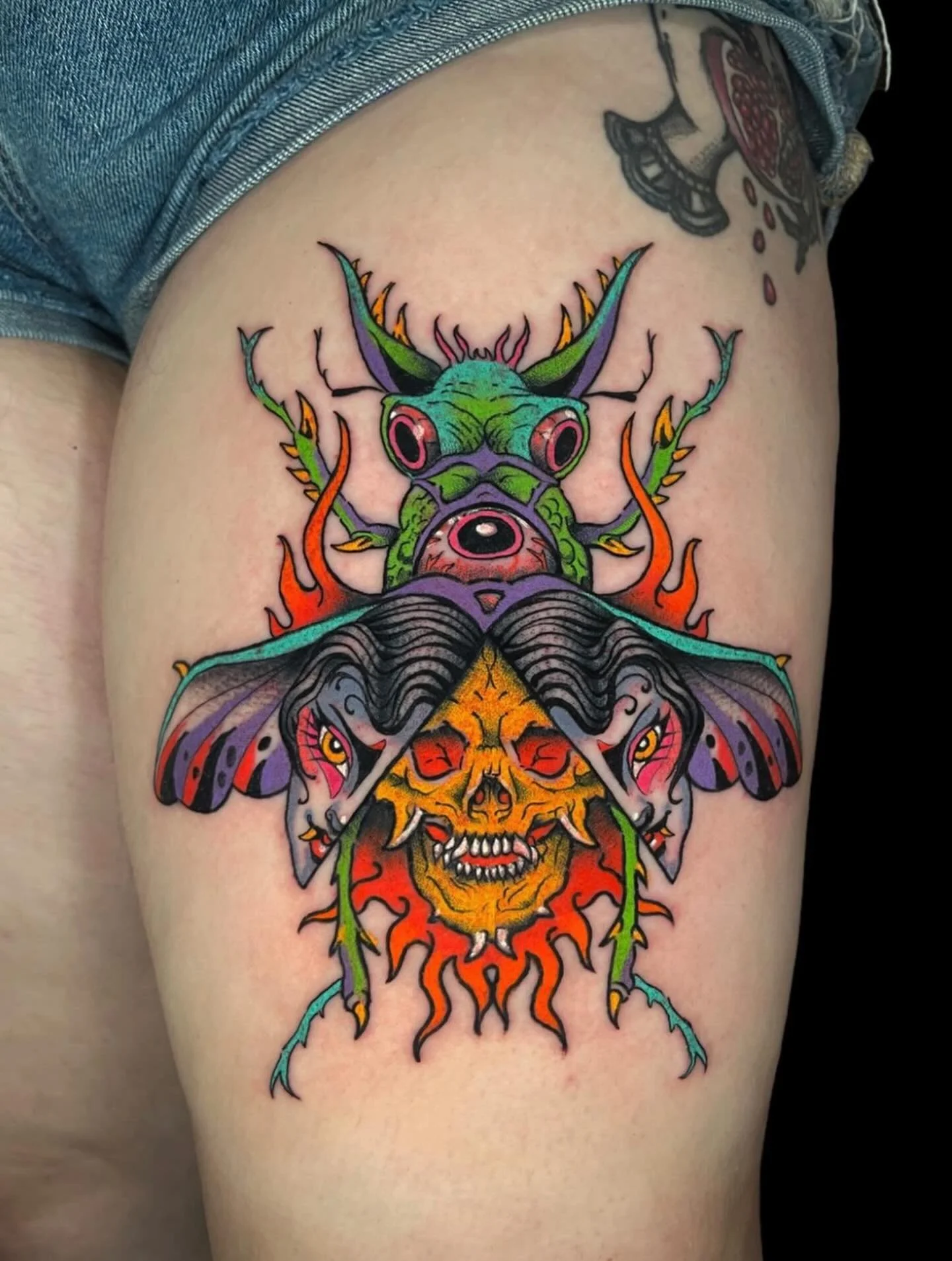 Bright, bold and bizarre brought to you by @lorenaskunkrocker 🤘
3KBK@THREEKINGSTATTOO.COM
.
.
.
#threekingstattoo #bright_and_bold #tattoopunks #tattoosnob #skinart_collectors