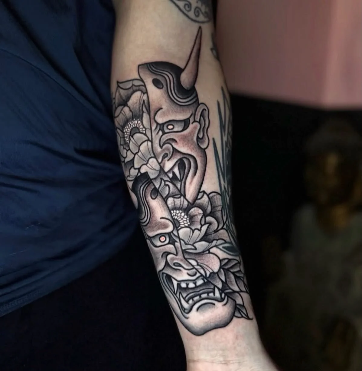 Hannya mask paired with flowers by @frida_sedgwick 👌
3KBK@THREEKINGSTATTOO.COM
.
.
.
#threekingstattoo #tattoosnob #hannyamask #ladytattooartist #colombiantattooartist