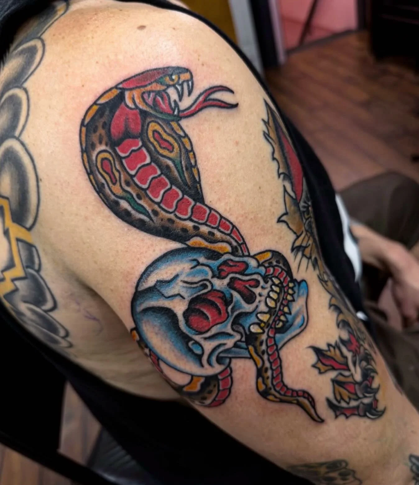 Skulls and snakes by @simonvelez
3KBK@THREEKINGSTATTOO.COM
.
.
.
#threekingstattoo #tattoosnob #traditionaltattoo #bright_and_bold #americanatattoo