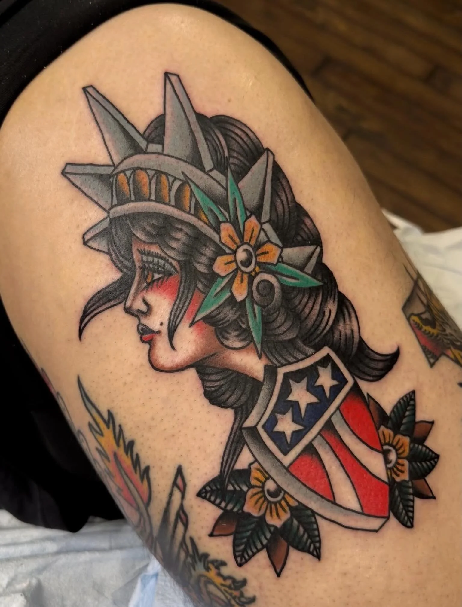 Lady Liberty tattoo by @simonvelez 🗽
3KBK@THREEKINGSTATTOO.COM
.
.
.
#threekingstattoo #ladyliberty🗽 #newyorkcity #brooklyn #tattoos