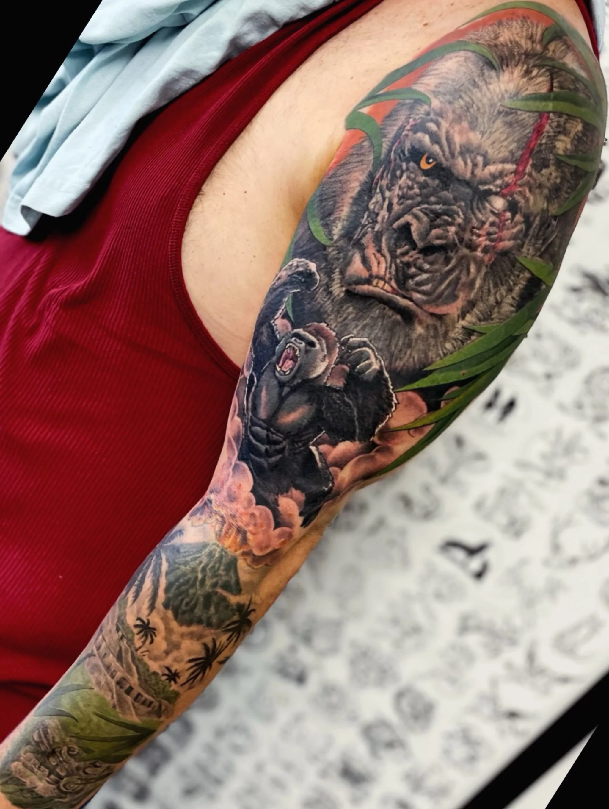 The wild brought to life done by @ferraiolobrian 
3KLI@threekingstattoo.com
&bull;

&bull;

&bull;

#realismtattoo #gorillatattoo #wildlifetatoo #colorrealism #threekingstattoo