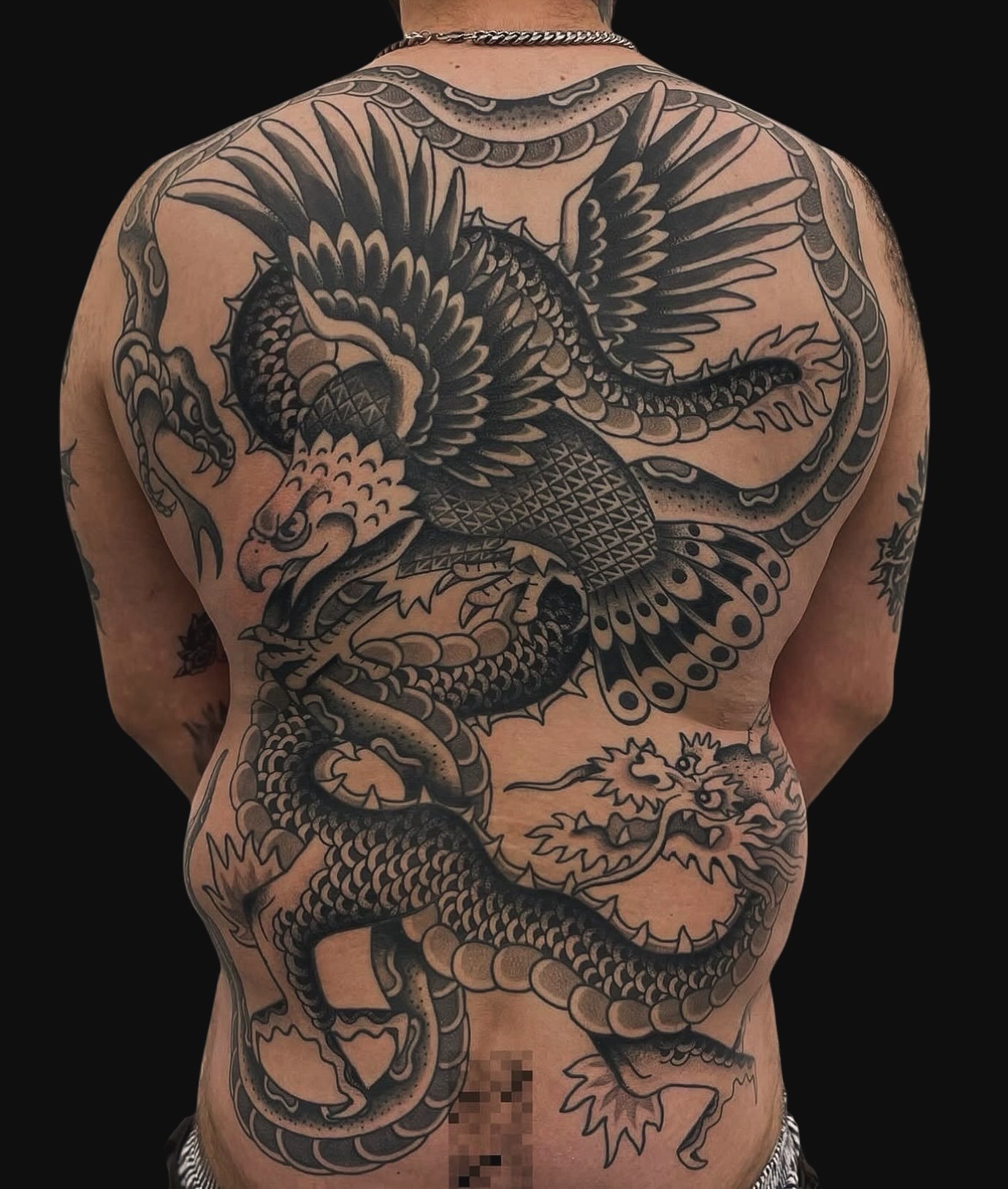 Battle Royale by @runamasi 
&bull;
3KLI@THREEKINGSTATTOO.COM
.
.
.
#threekingstattoo #battleroyale #boldwillhold #americantraditionalflash #traditionaltattoo