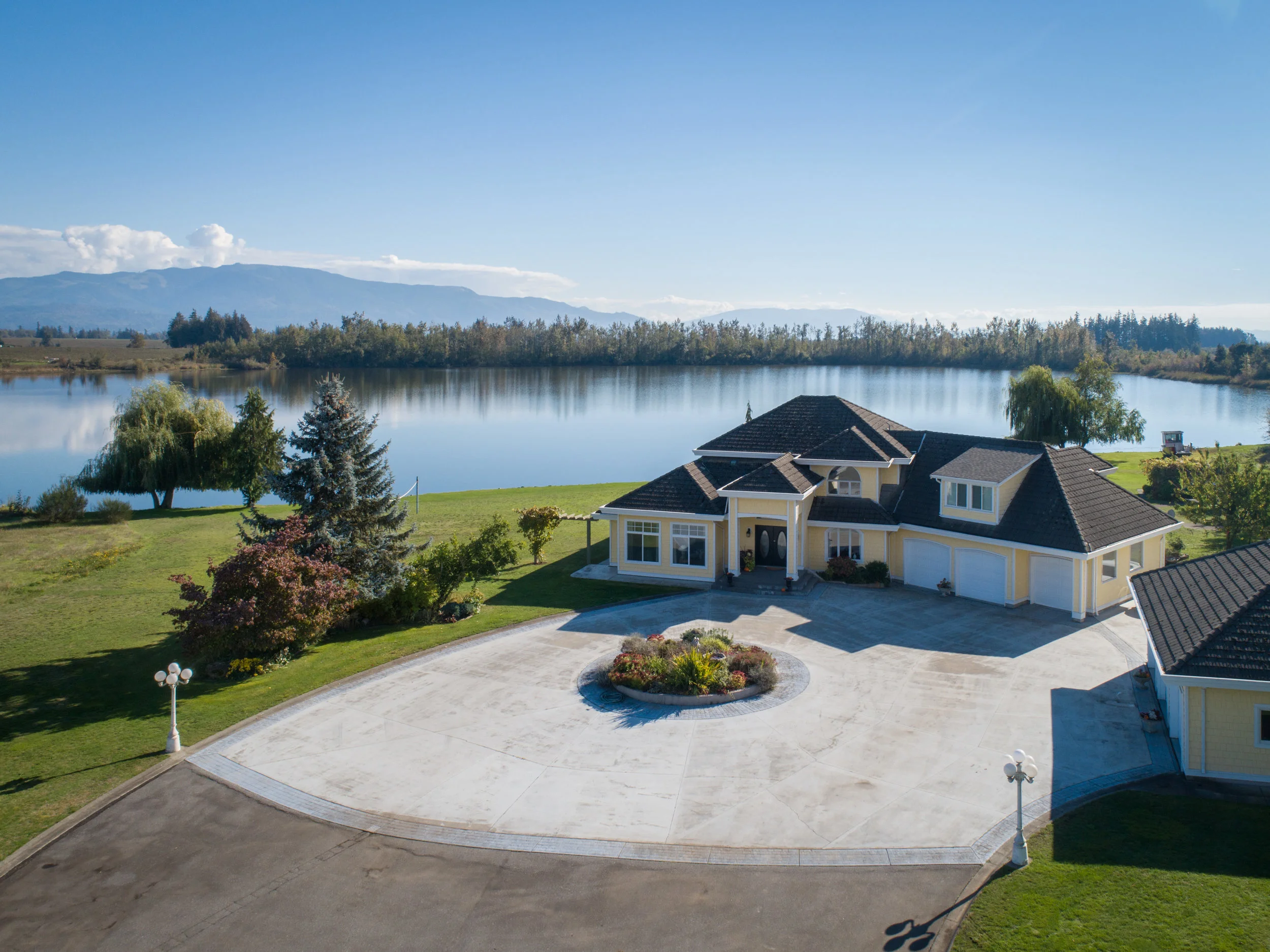2 - AERIAL - DAYLIGHT - Laxton Lake-9.jpg